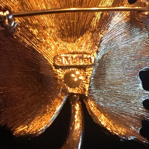 MONET SIGNED VINTAGE BROOCH - Picture 3 of 16